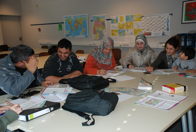 Unterricht im Deutschkurs für Flüchtlinge Unterricht im Deutschkurs für Flüchtlinge