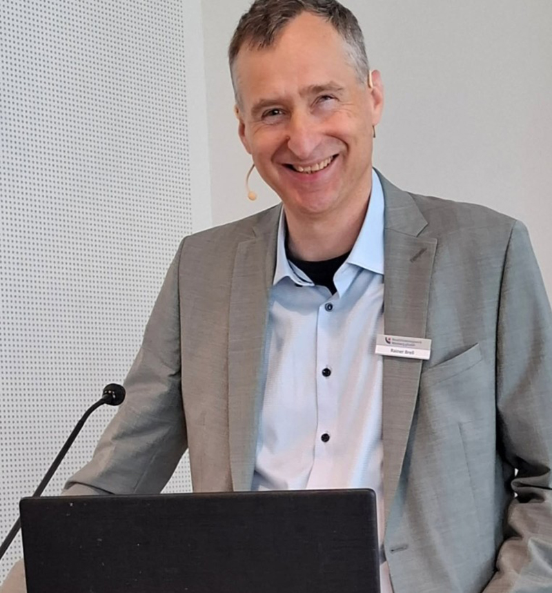 Rainer Brell am Rednerpult