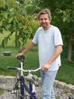Foto der Teilnehmer mit den Kunstobjekten