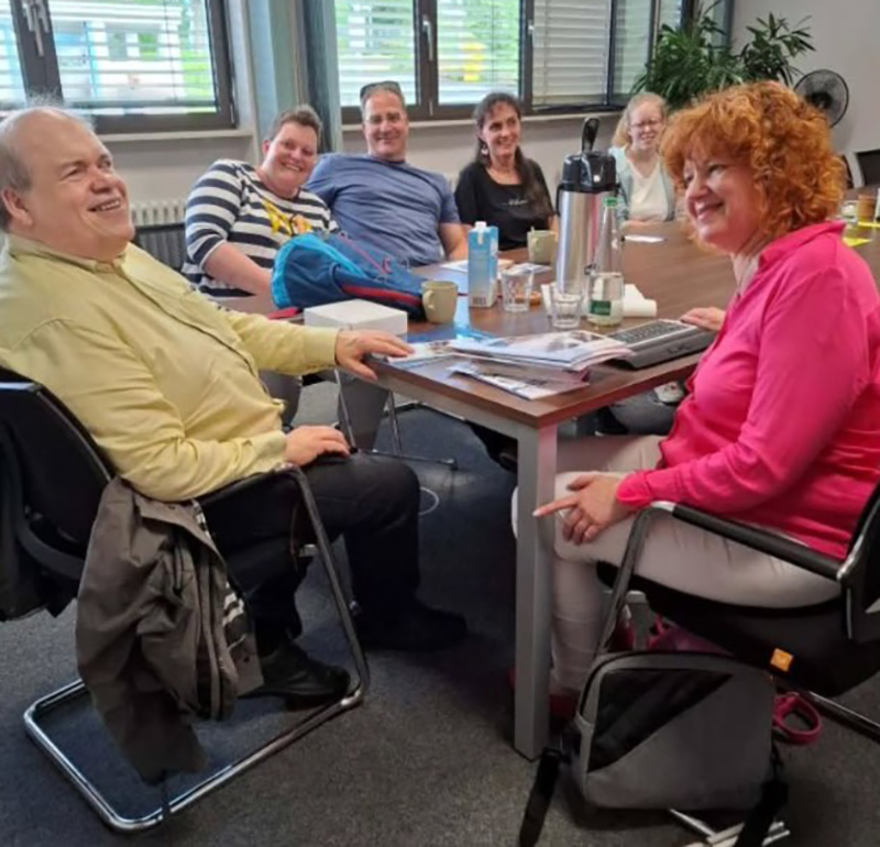 Leonore Dreves und Werner Wörder im Gespräch mit Teilnehmenden Leonore Dreves und Werner Wörder im Gespräch mit Teilnehmenden