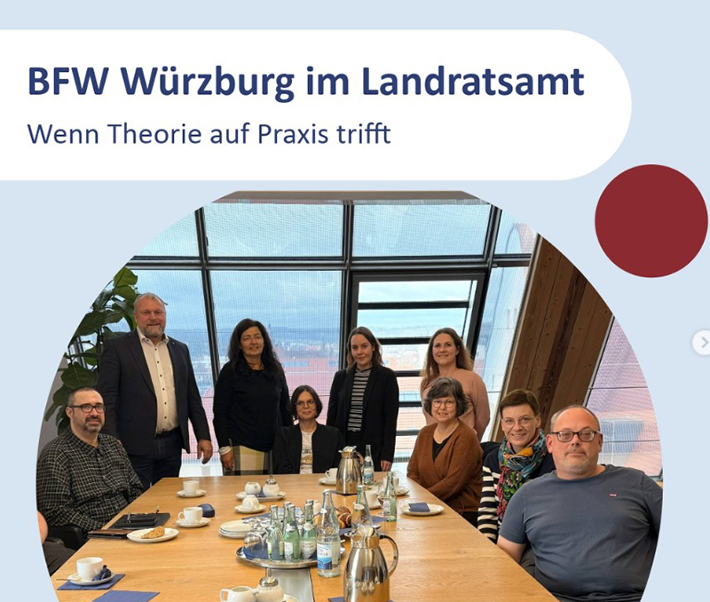 Foto Besuchergruppe und Gastgeber im Landratsamt Foto Besuchergruppe und Gastgeber im Landratsamt